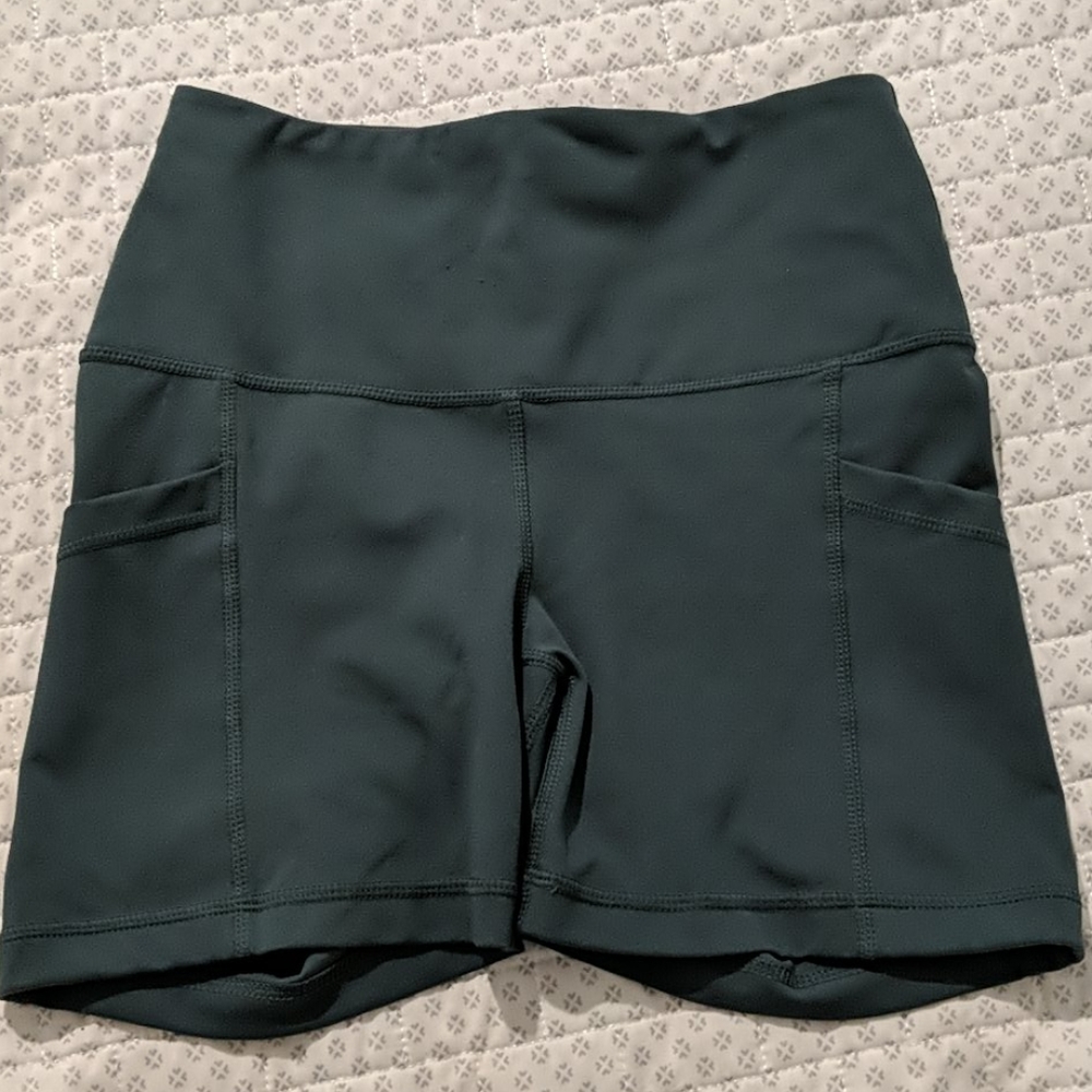 Yogalicious High Rise 5" seam Shorts XS
